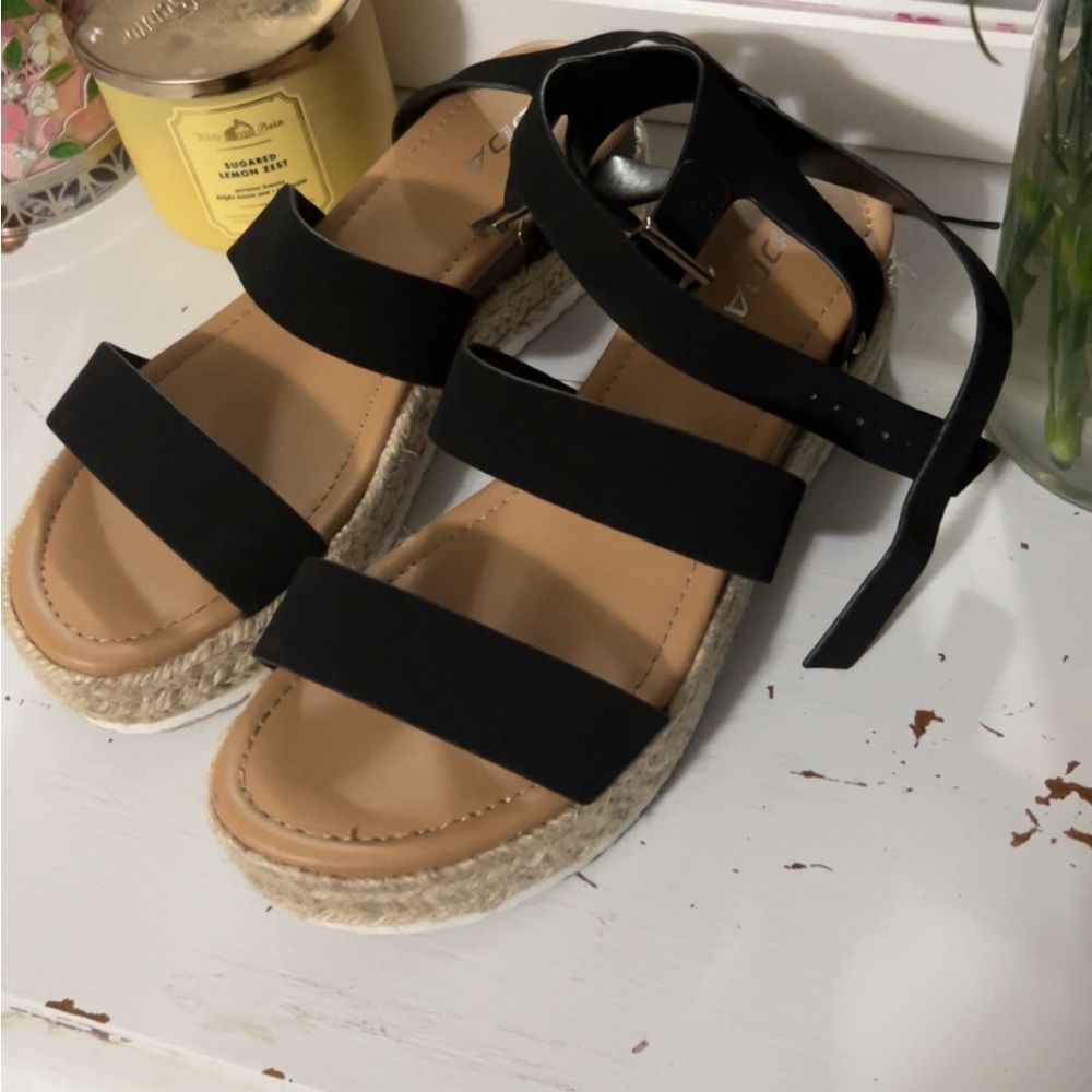 Black sandals with heel